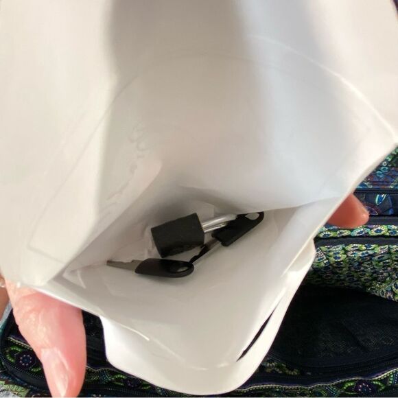 Vera Bradley Java Blue Rolling Duffle Bag Carry On Luggage - Picture 9 of 10